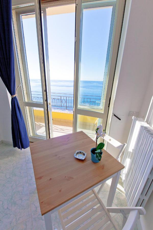 On The Beach Sea-View&Kitchen In Room Salerno Dış mekan fotoğraf