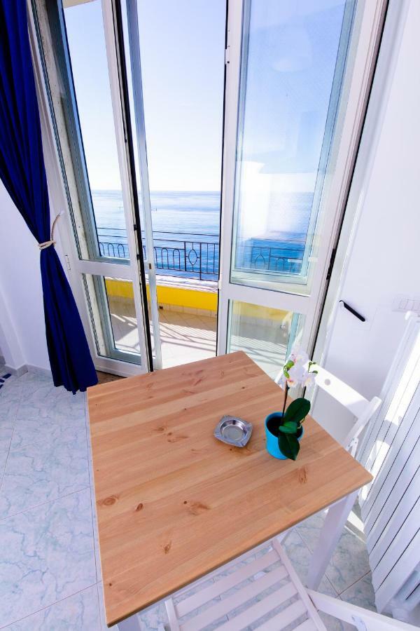 On The Beach Sea-View&Kitchen In Room Salerno Dış mekan fotoğraf