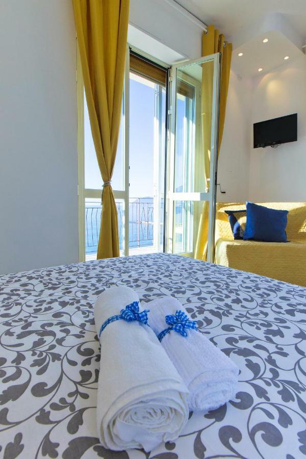 On The Beach Sea-View&Kitchen In Room Salerno Dış mekan fotoğraf