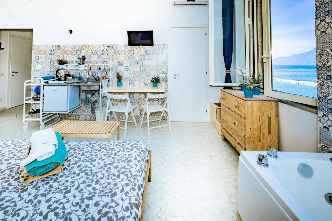 On The Beach Sea-View&Kitchen In Room Salerno Dış mekan fotoğraf